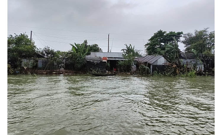 তাহিরপুরে বন্যা পরিস্থিতির উন্নতি হলেও বেড়েছে ভোগান্তি