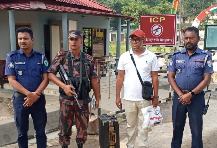 পালানোর সময় তামাবিল সীমান্তে ইউপি চেয়ারম্যান আ ট ক